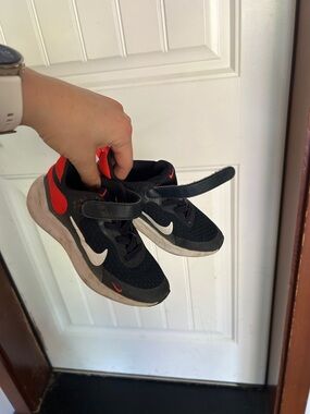 Nike Kids Black Sneakers with Red Accents and White Swoosh